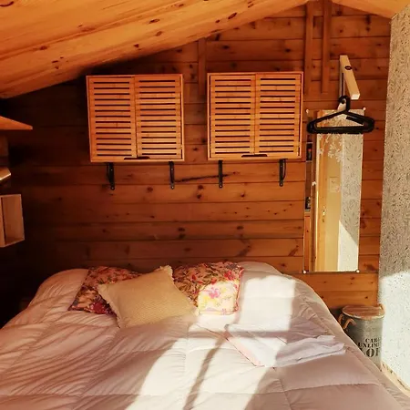 Le Du Clos Giot Chalet *