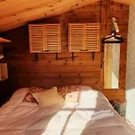 Le Du Clos Giot Chalet *